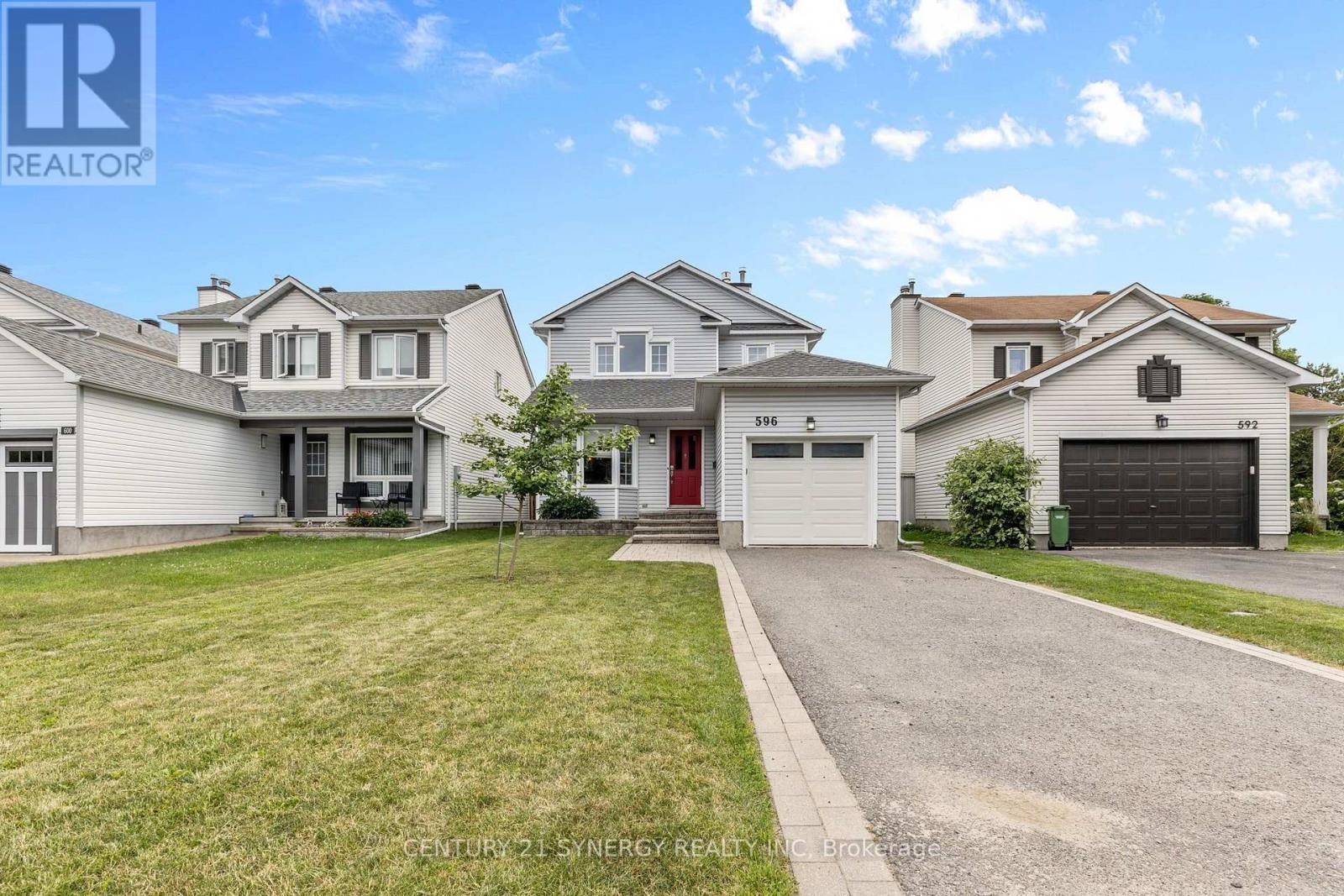 596 Deancourt Crescent, Ottawa, ON - Outdoor With Facade