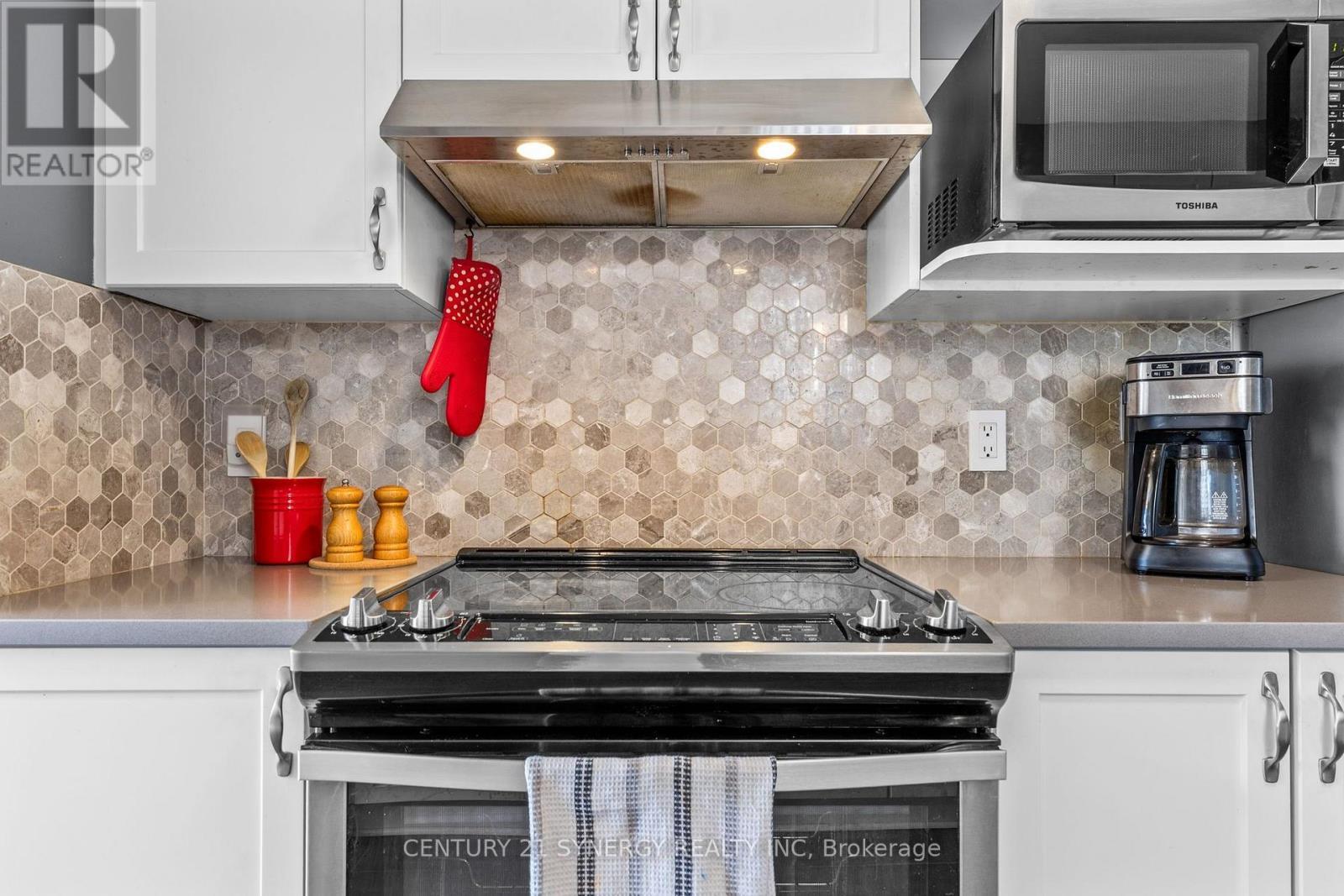 596 Deancourt Crescent, Ottawa, ON - Indoor Photo Showing Kitchen