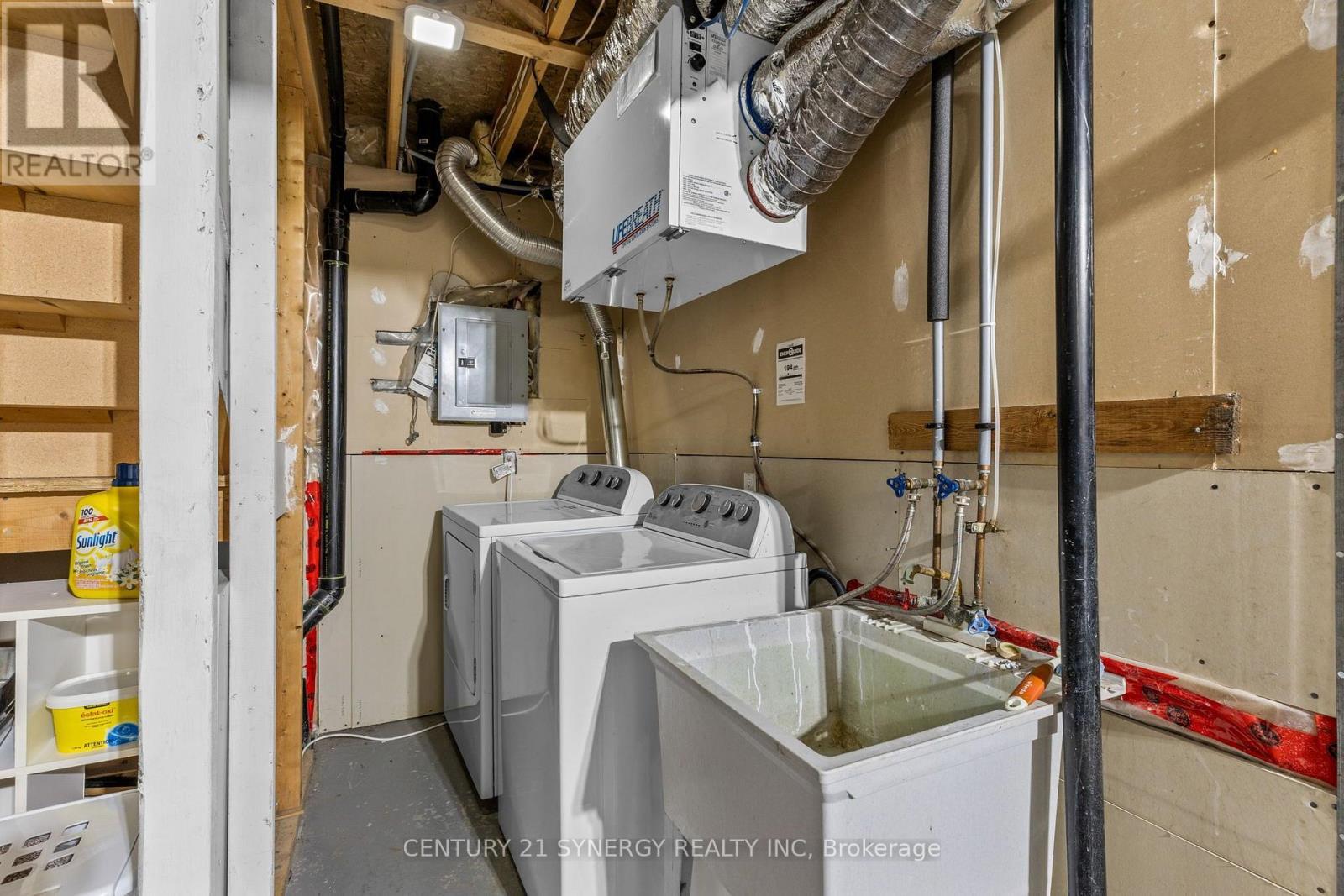 596 Deancourt Crescent, Ottawa, ON - Indoor Photo Showing Laundry Room