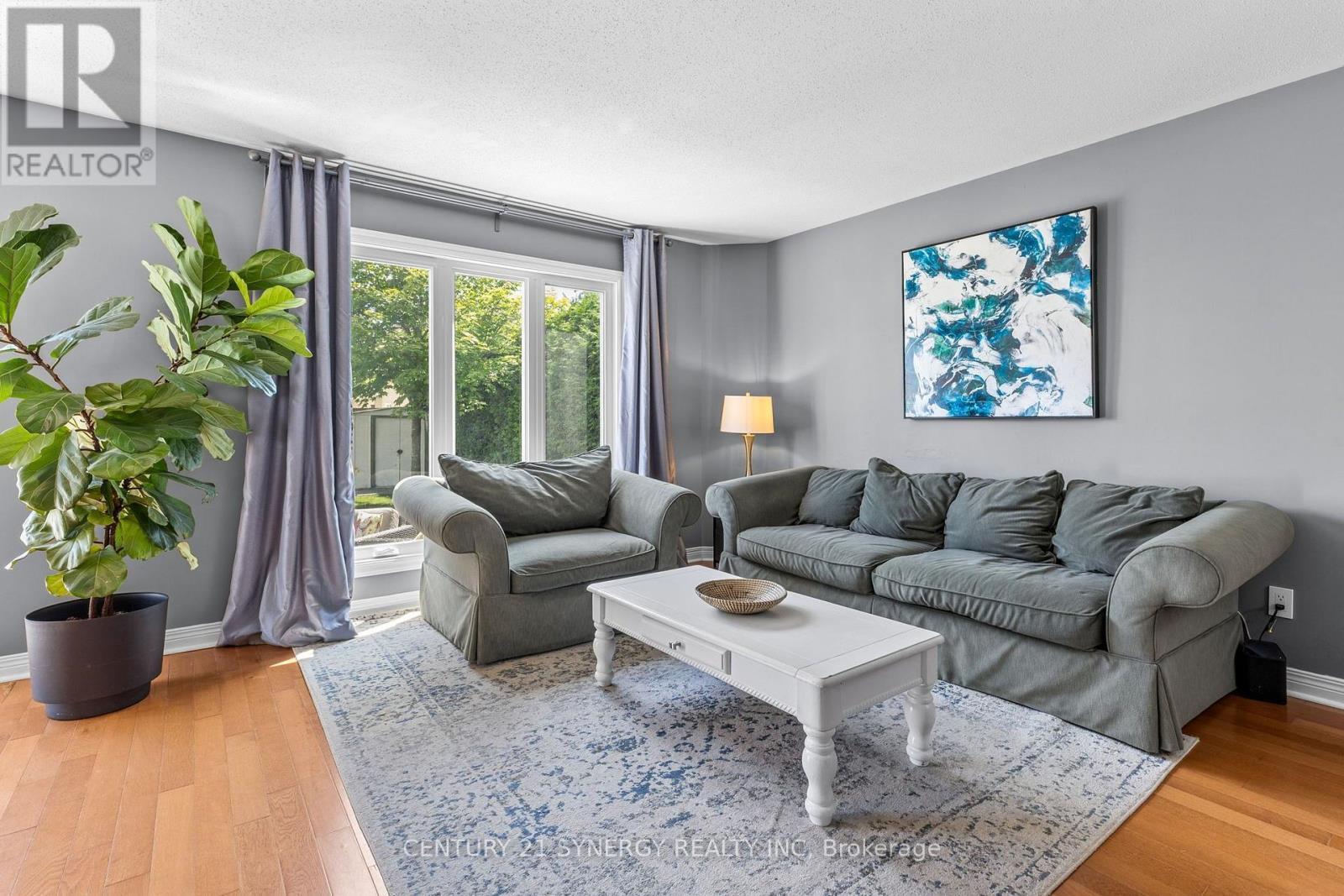 596 Deancourt Crescent, Ottawa, ON - Indoor Photo Showing Living Room