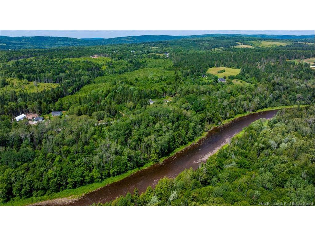 - Route 820, Upham, NB