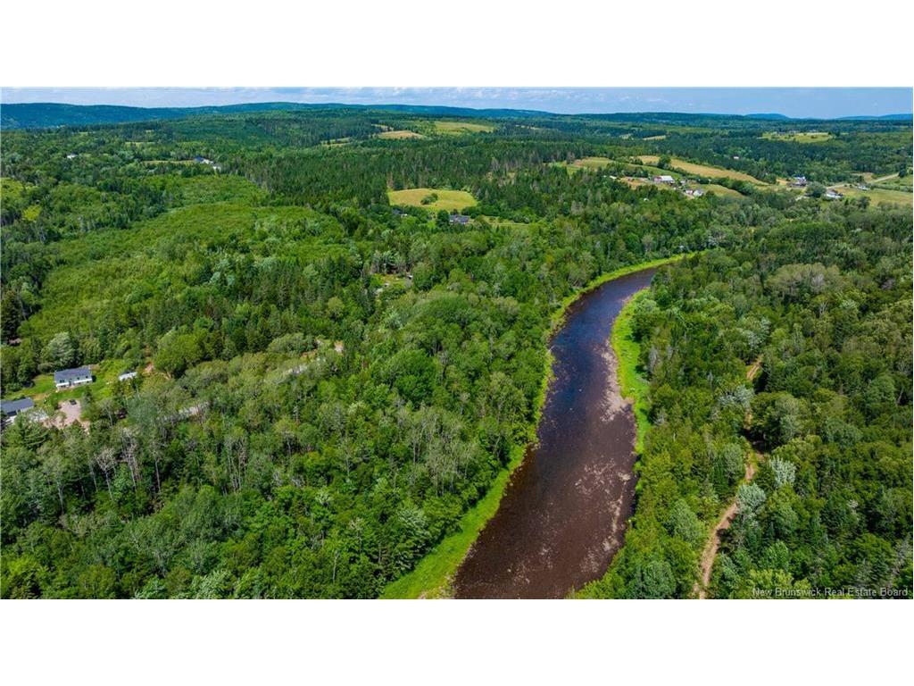 - Route 820, Upham, NB