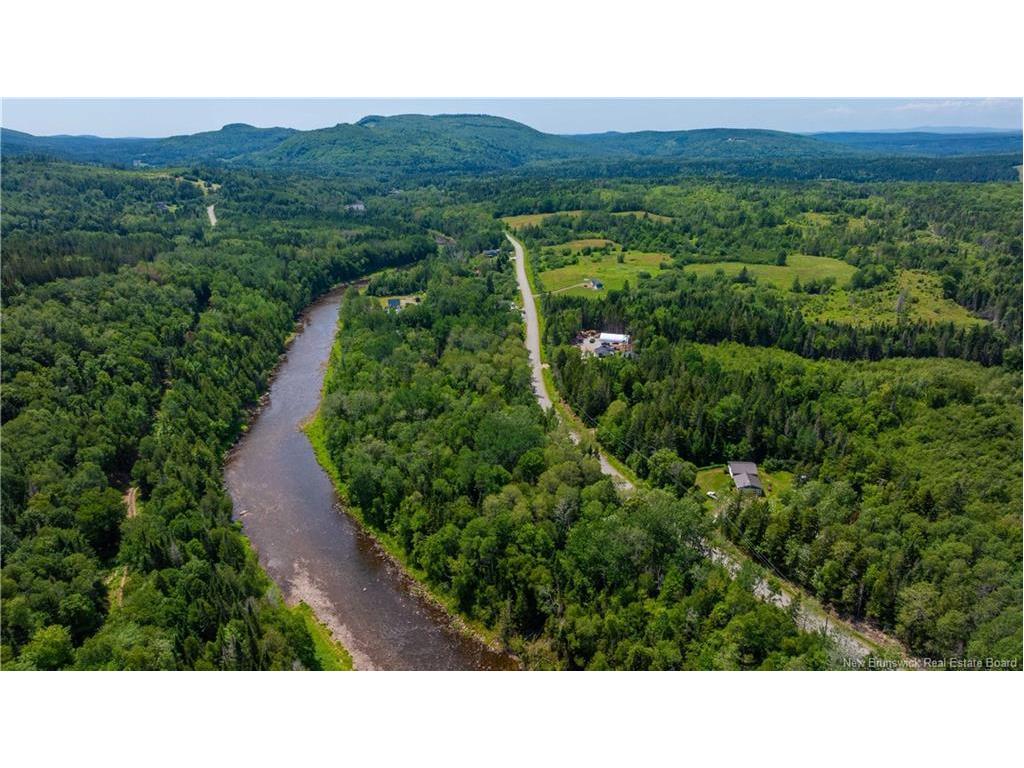 - Route 820, Upham, NB
