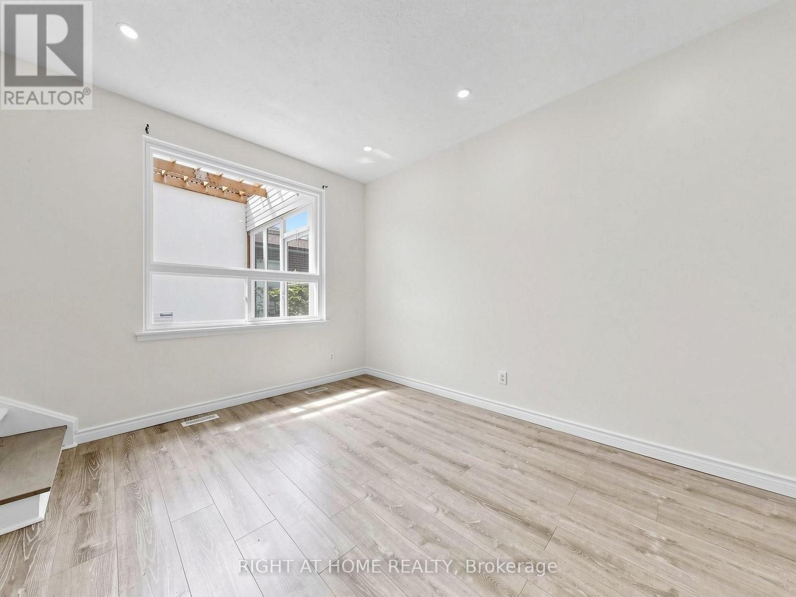 148 Sexton Crescent, Toronto, ON - Indoor Photo Showing Other Room
