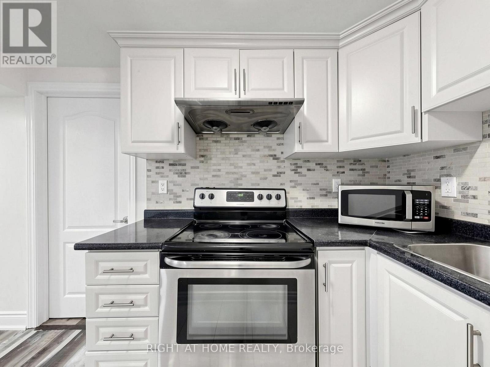 148 Sexton Crescent, Toronto, ON - Indoor Photo Showing Kitchen