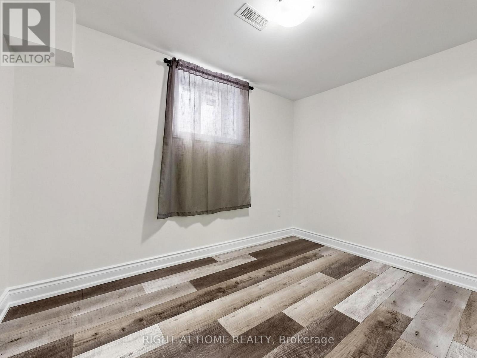 148 Sexton Crescent, Toronto, ON - Indoor Photo Showing Other Room