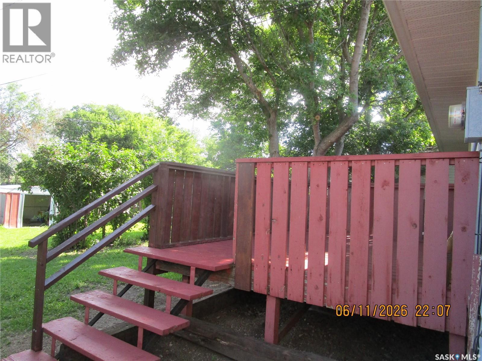 504 4Th Avenue W, Assiniboia, SK - Outdoor With Deck Patio Veranda