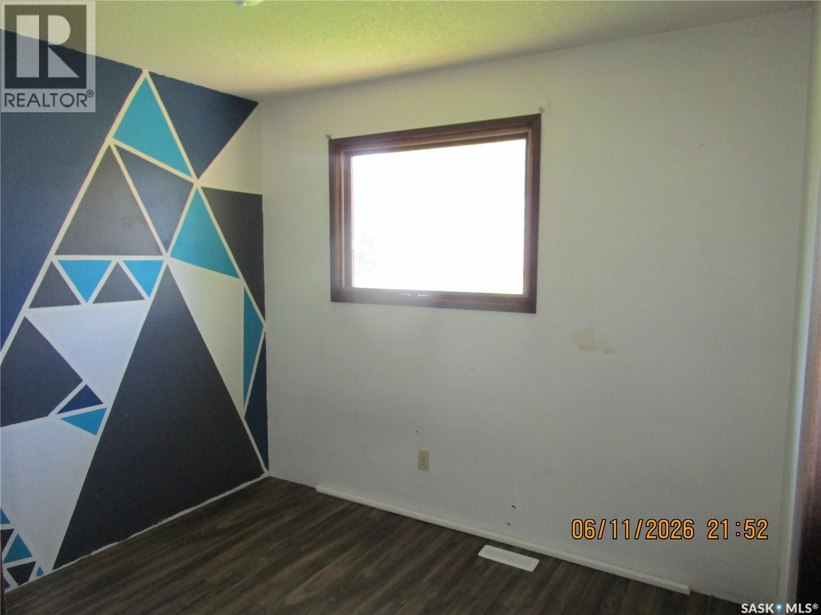 504 4Th Avenue W, Assiniboia, SK - Indoor Photo Showing Other Room