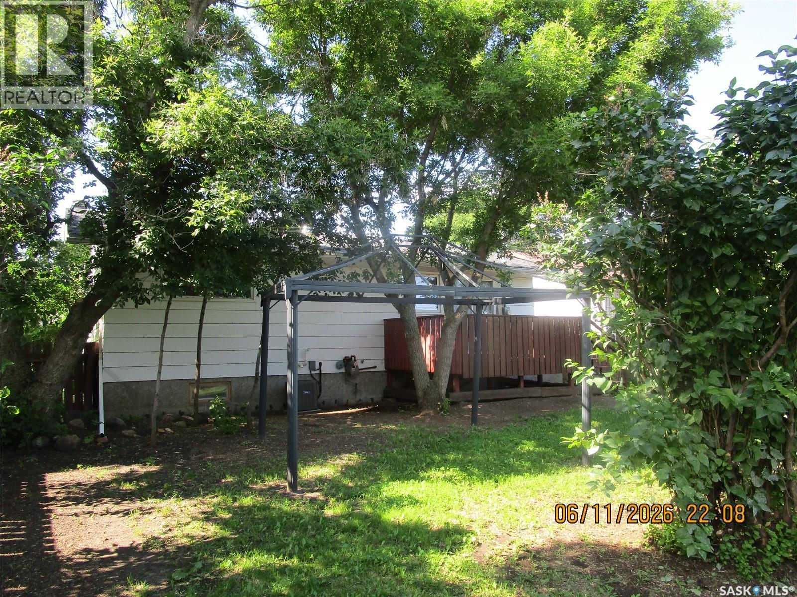 504 4Th Avenue W, Assiniboia, SK - Outdoor