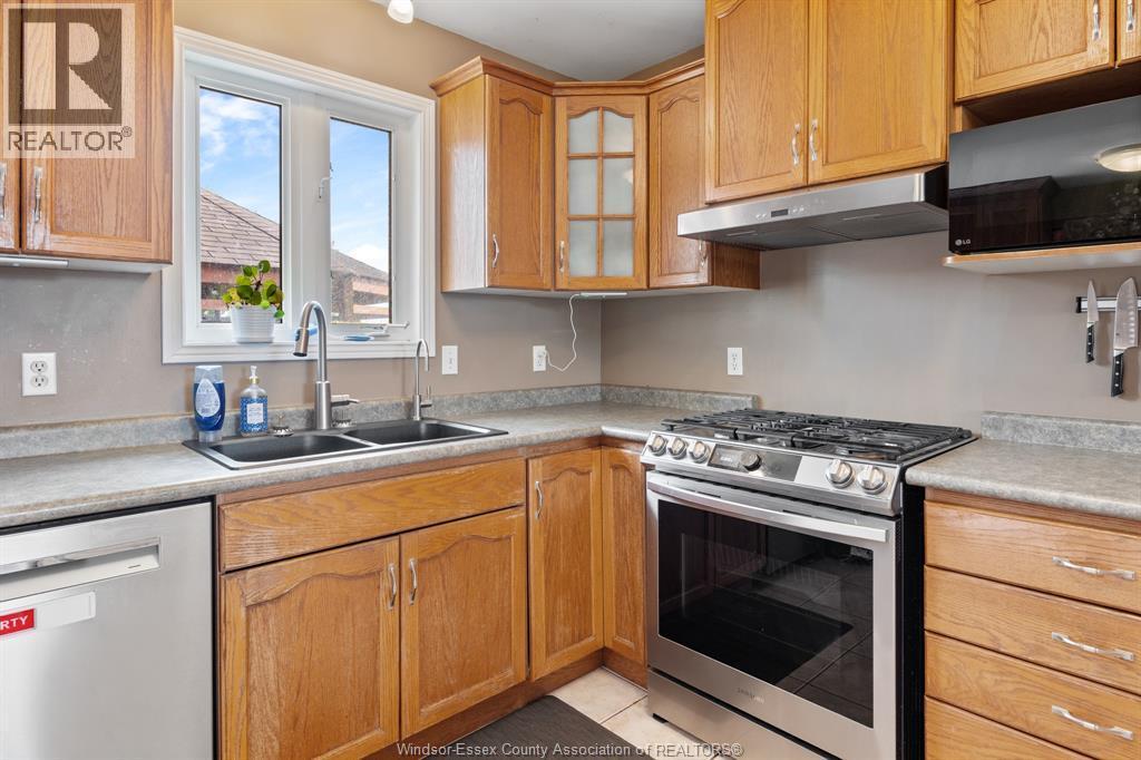 7841 Collison Sideroad, Amherstburg, ON - Indoor Photo Showing Kitchen With Double Sink
