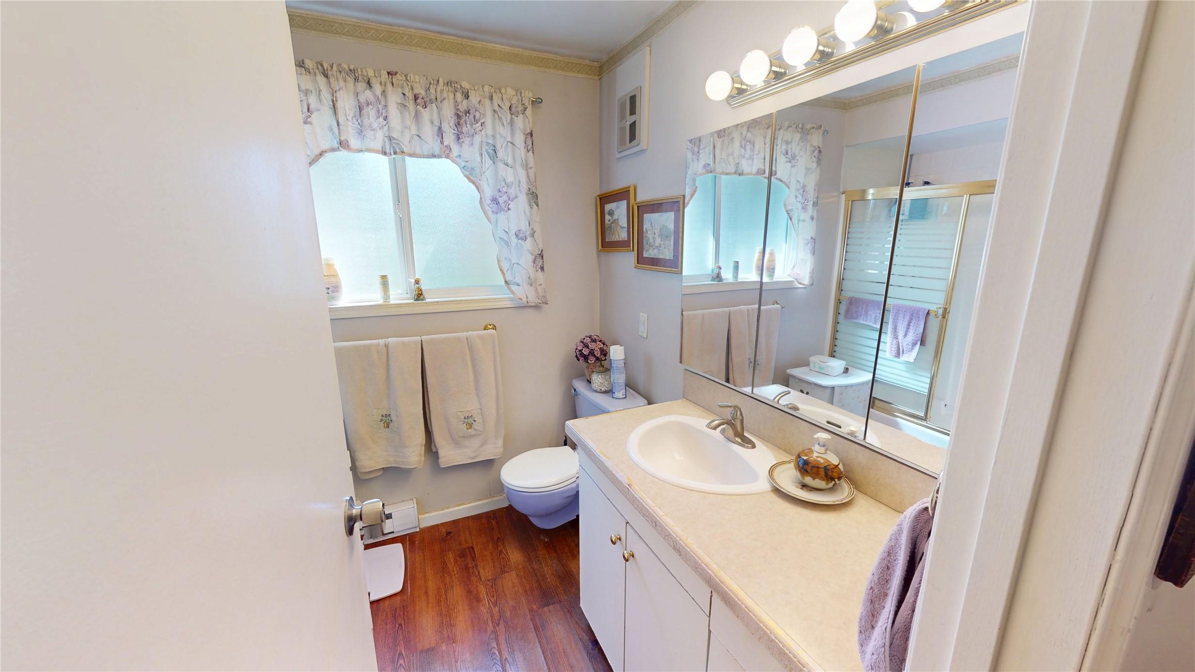 6312 Balsam Road, Wasa, BC - Indoor Photo Showing Bathroom