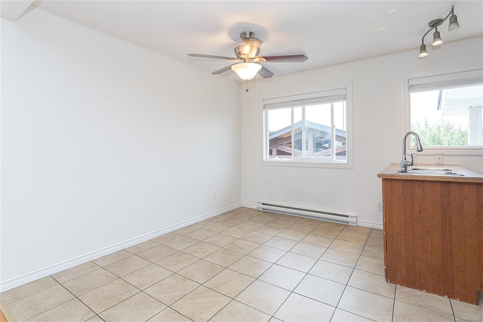 607 Fifth St, Nanaimo, BC