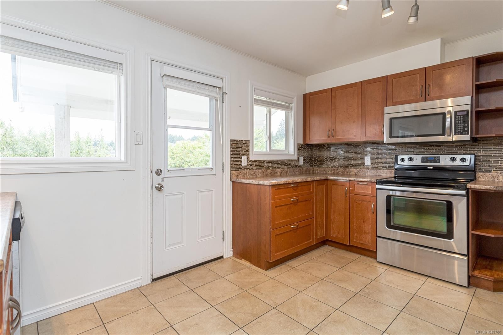 607 Fifth St, Nanaimo, BC