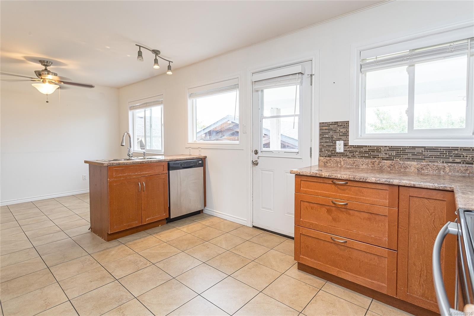 607 Fifth St, Nanaimo, BC