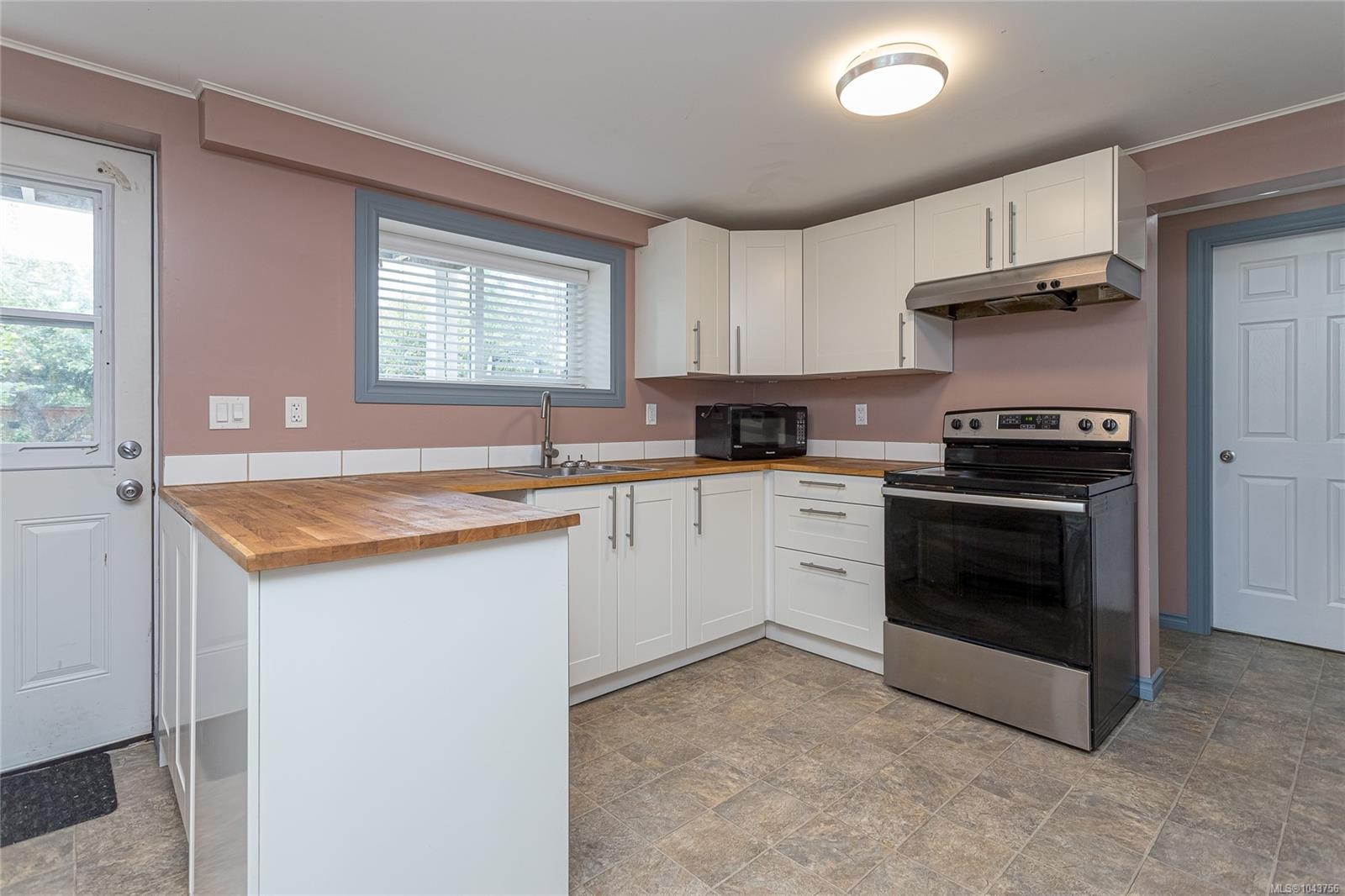 607 Fifth St, Nanaimo, BC
