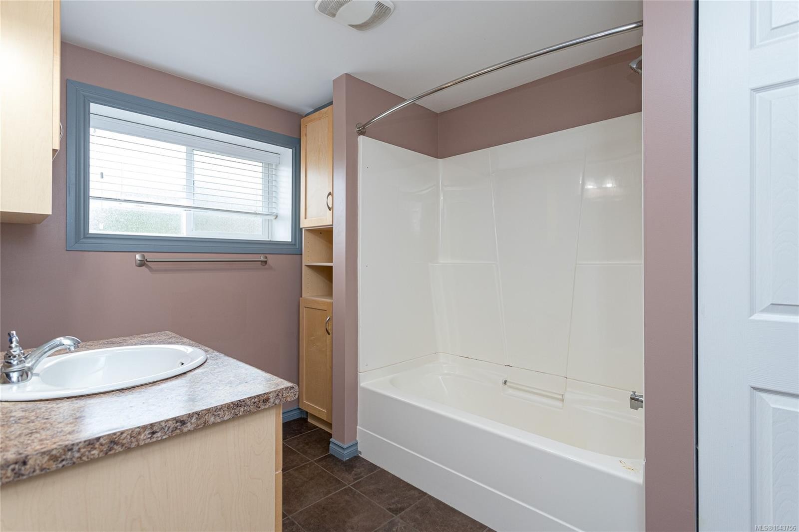 607 Fifth St, Nanaimo, BC