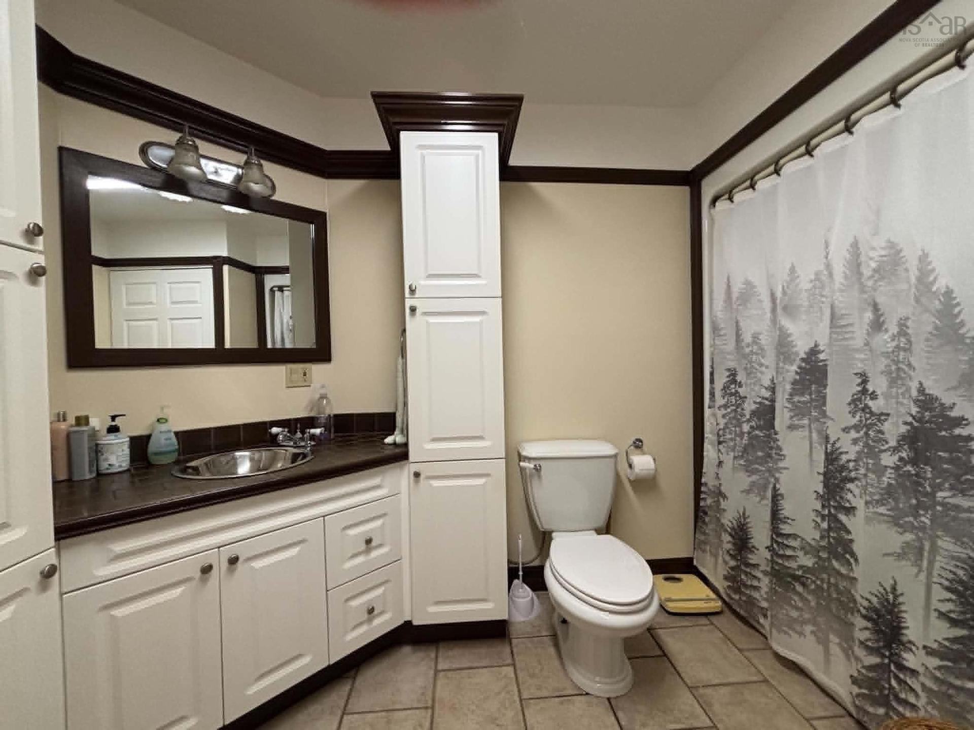 34 Clements Avenue, Yarmouth, NS - Indoor Photo Showing Bathroom