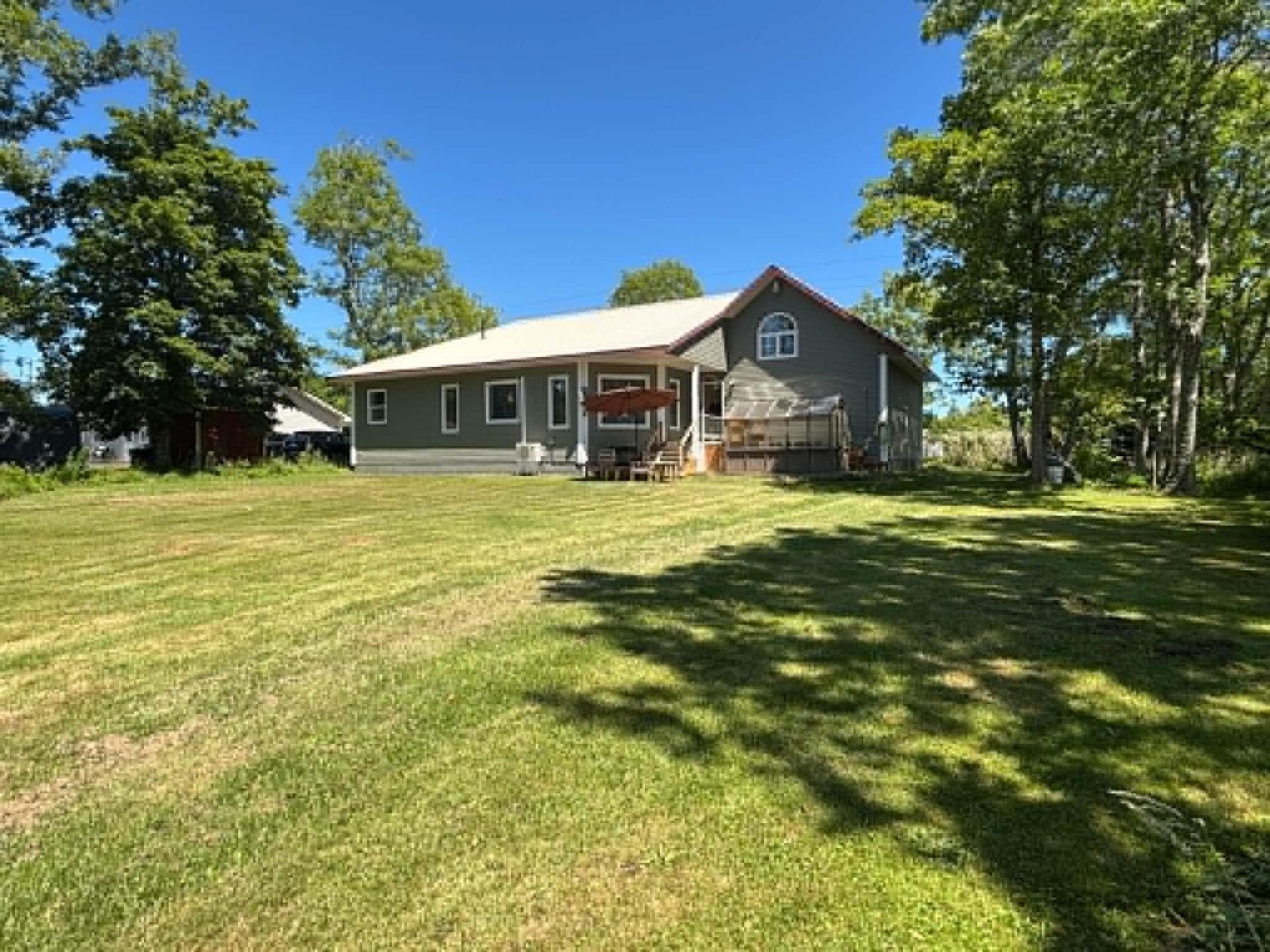 34 Clements Avenue, Yarmouth, NS - Outdoor With Deck Patio Veranda
