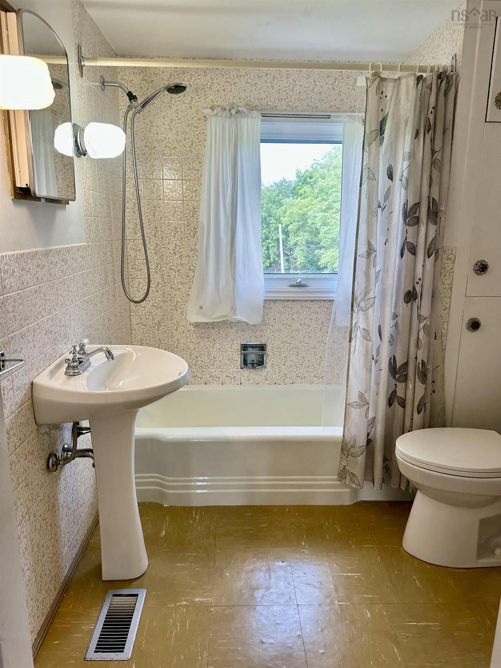 14 Maclaughlin Drive, Port Hawkesbury, NS - Indoor Photo Showing Bathroom