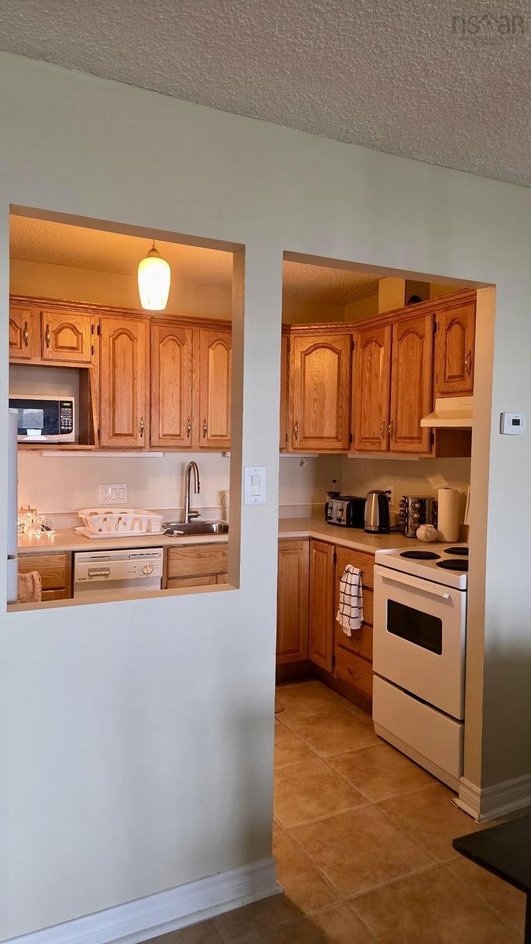 505 6369 Coburg, Halifax Peninsula, NS - Indoor Photo Showing Kitchen