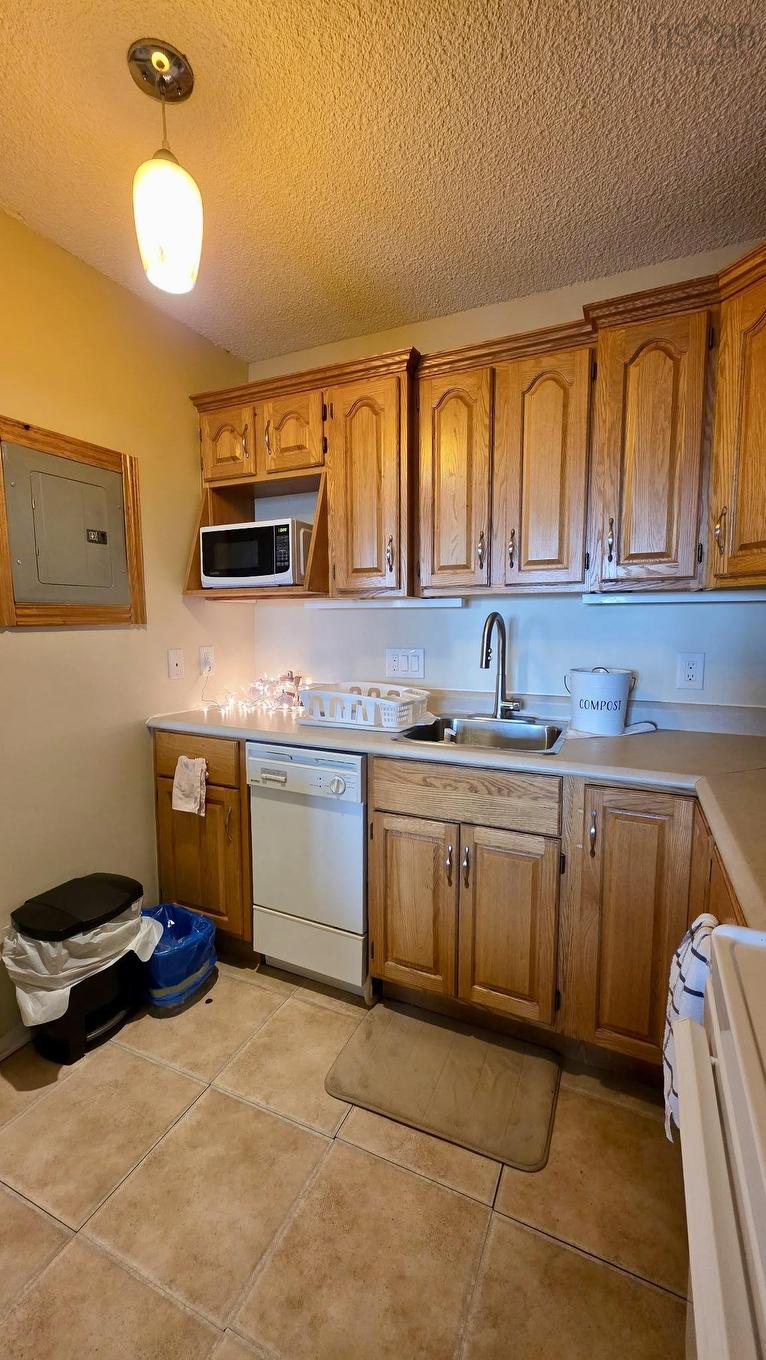 505 6369 Coburg, Halifax Peninsula, NS - Indoor Photo Showing Kitchen
