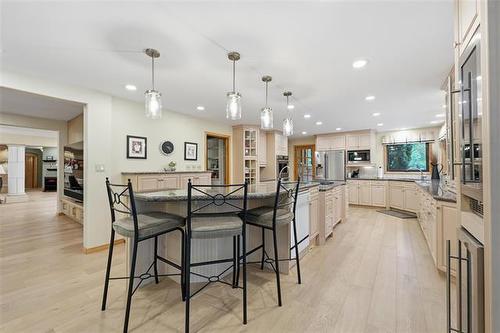 2020 Henderson Hwy, Winnipeg, MB - Indoor