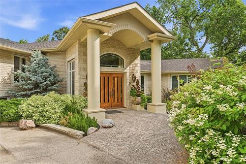 2020 Henderson Hwy, Winnipeg, MB - Outdoor