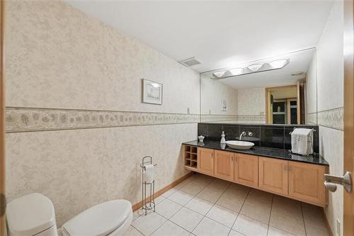 2020 Henderson Hwy, Winnipeg, MB - Indoor Photo Showing Bathroom