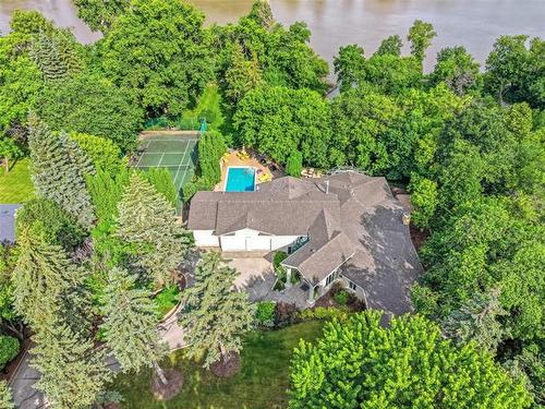 2020 Henderson Hwy, Winnipeg, MB - Outdoor