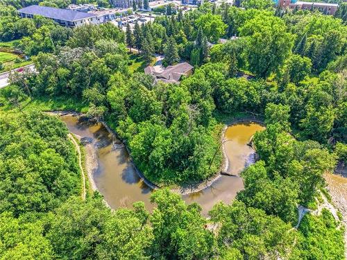 2020 Henderson Hwy, Winnipeg, MB - Outdoor