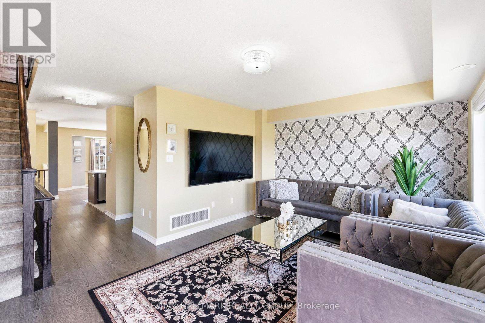 2464 Bromus Path, Oshawa (Windfields), ON - Indoor Photo Showing Living Room