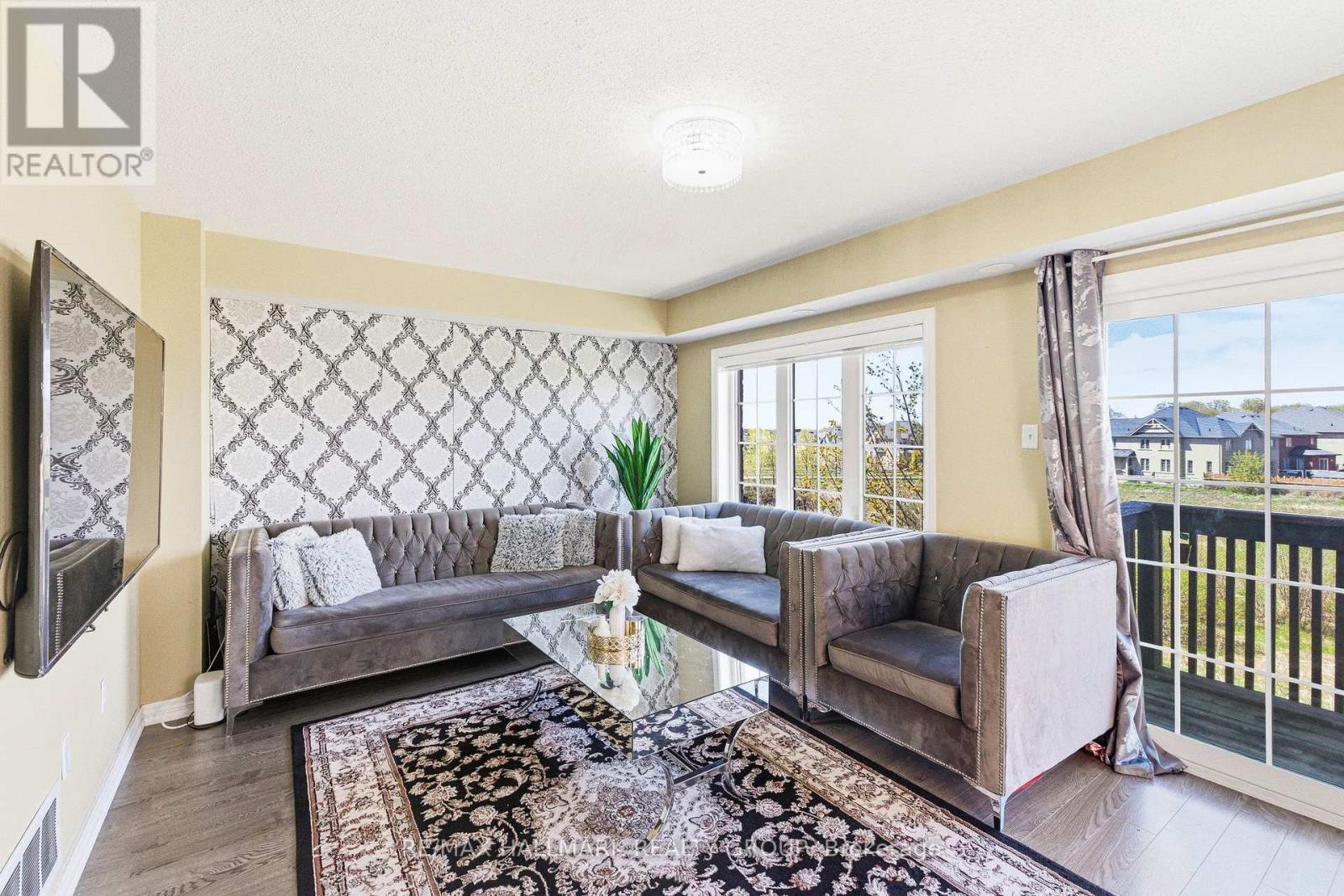 2464 Bromus Path, Oshawa (Windfields), ON - Indoor Photo Showing Living Room