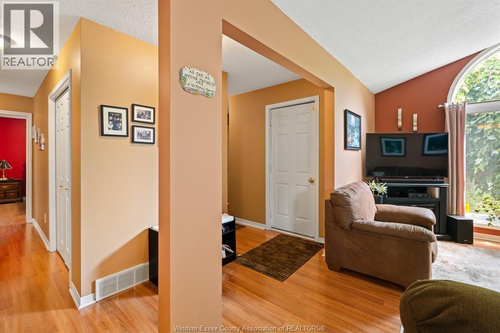 3537 Woodward Boulevard, Windsor, ON - Indoor