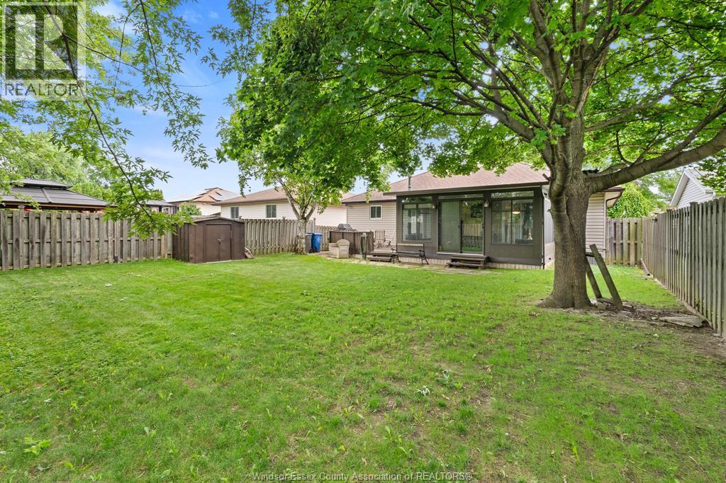 3537 Woodward Boulevard, Windsor, ON - Outdoor With Backyard