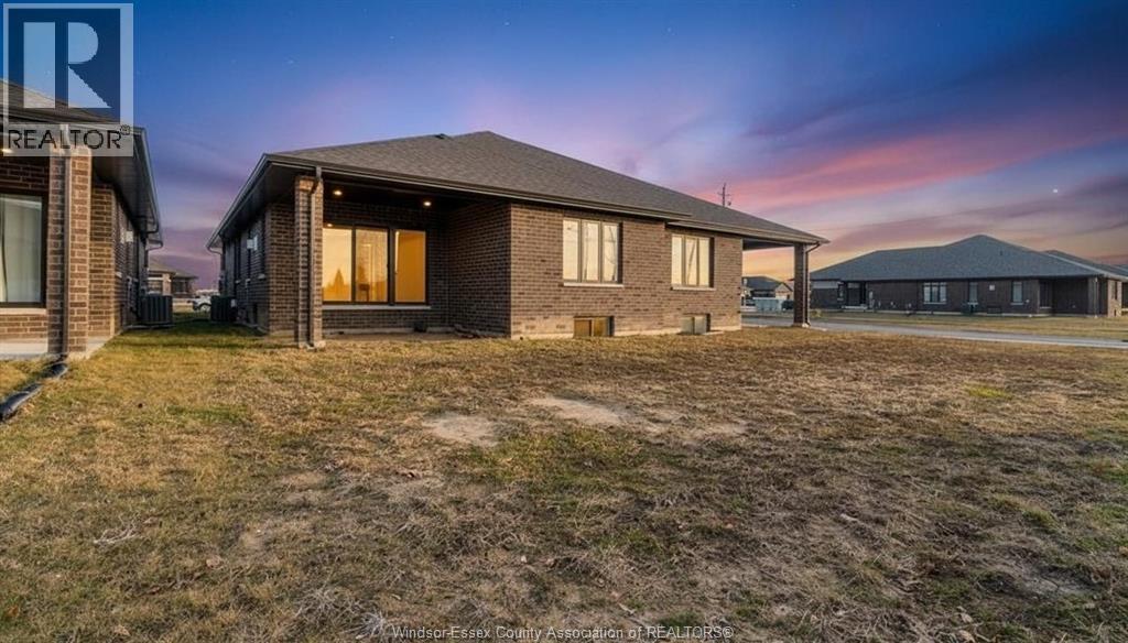 38 Bordeaux Place, Chatham, ON - Outdoor