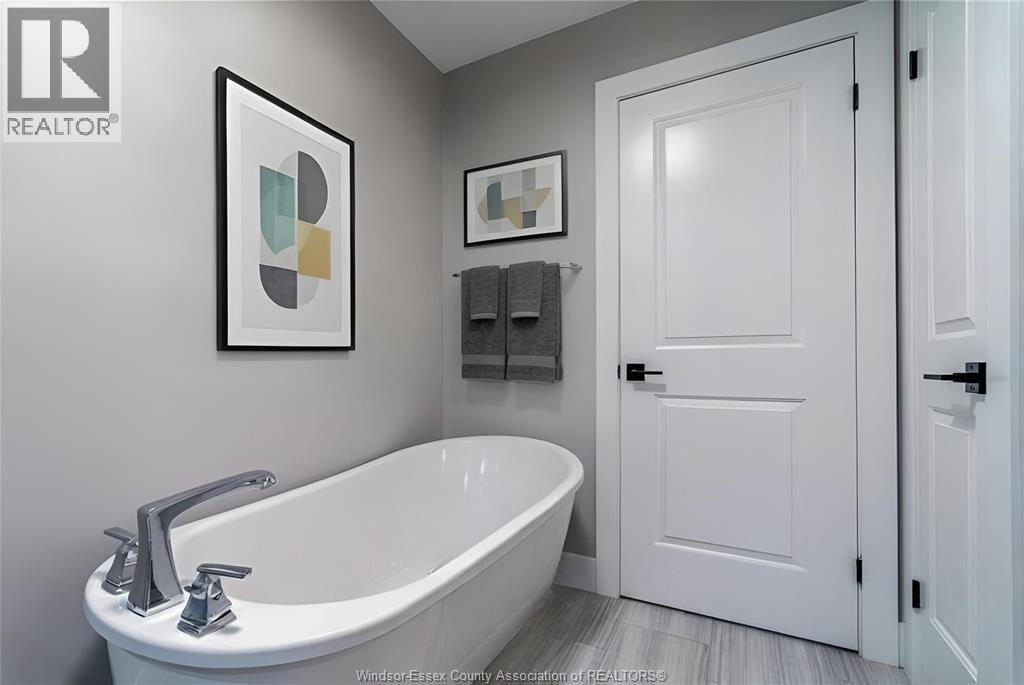 38 Bordeaux Place, Chatham, ON - Indoor Photo Showing Bathroom