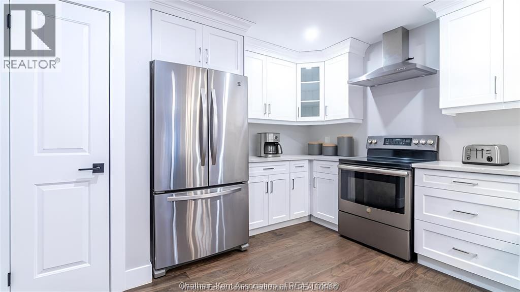 38 Bordeaux Place, Chatham, ON - Indoor Photo Showing Kitchen