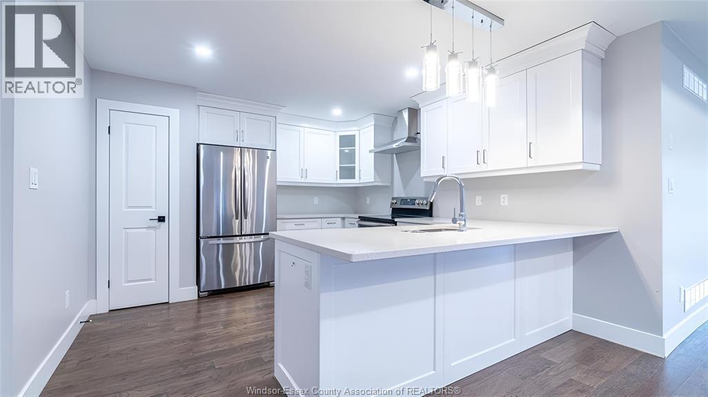 38 Bordeaux Place, Chatham, ON - Indoor Photo Showing Kitchen