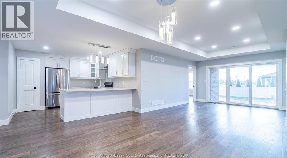 38 Bordeaux Place, Chatham, ON - Indoor Photo Showing Kitchen