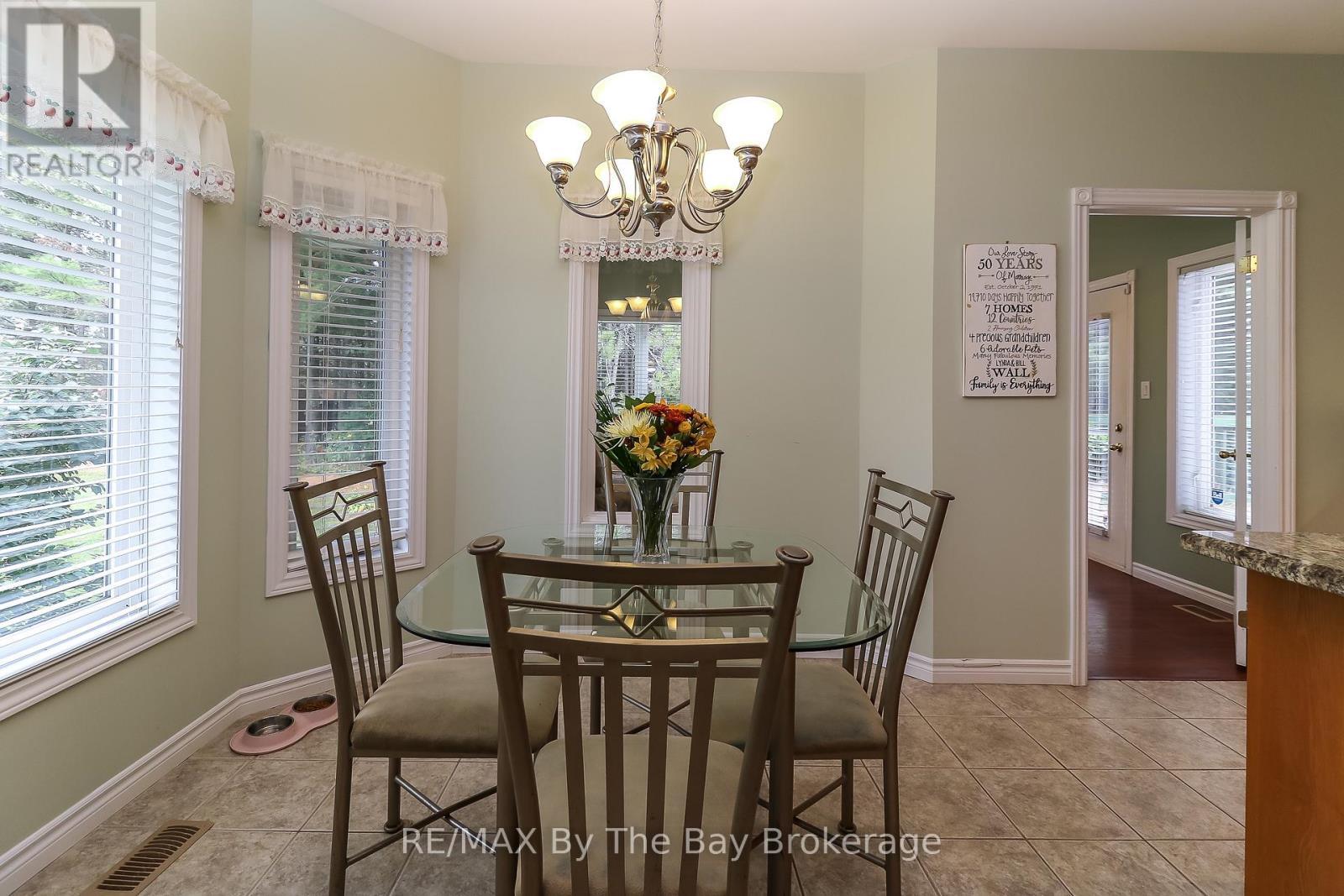 60 Martyn Drive, Wasaga Beach, ON - Indoor Photo Showing Dining Room