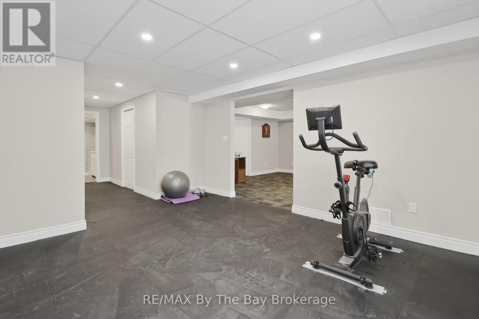 60 Martyn Drive, Wasaga Beach, ON - Indoor Photo Showing Gym Room