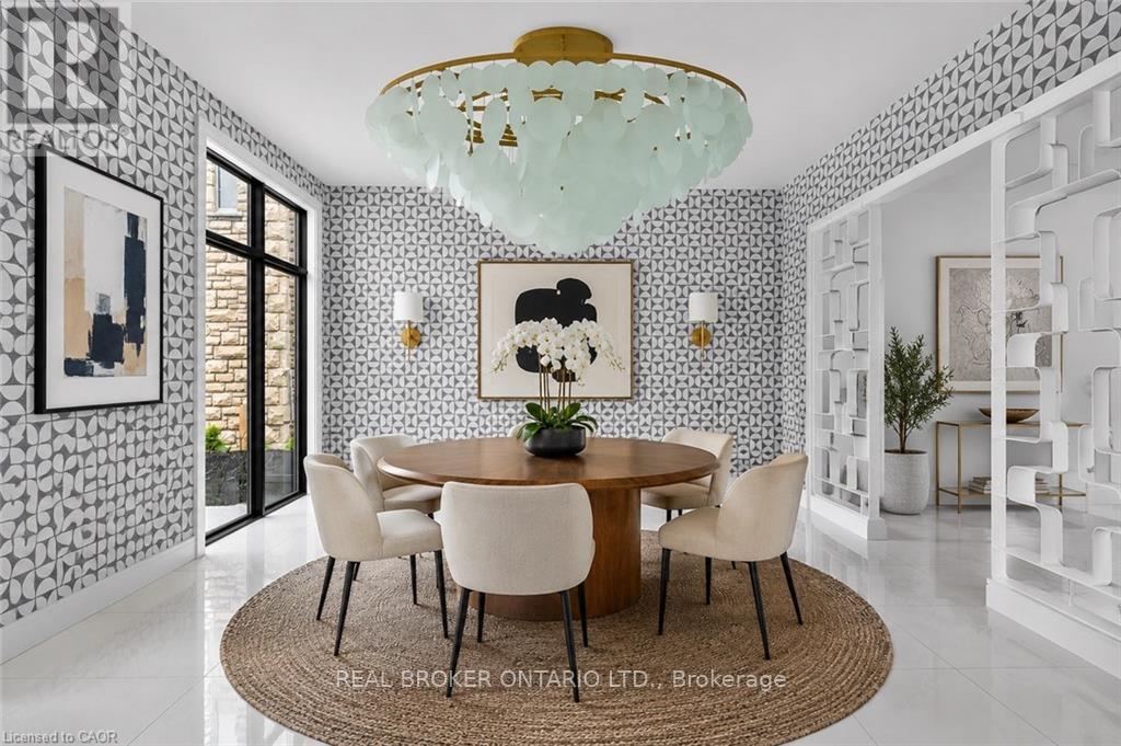 711 Beach Boulevard, Hamilton, ON - Indoor Photo Showing Dining Room