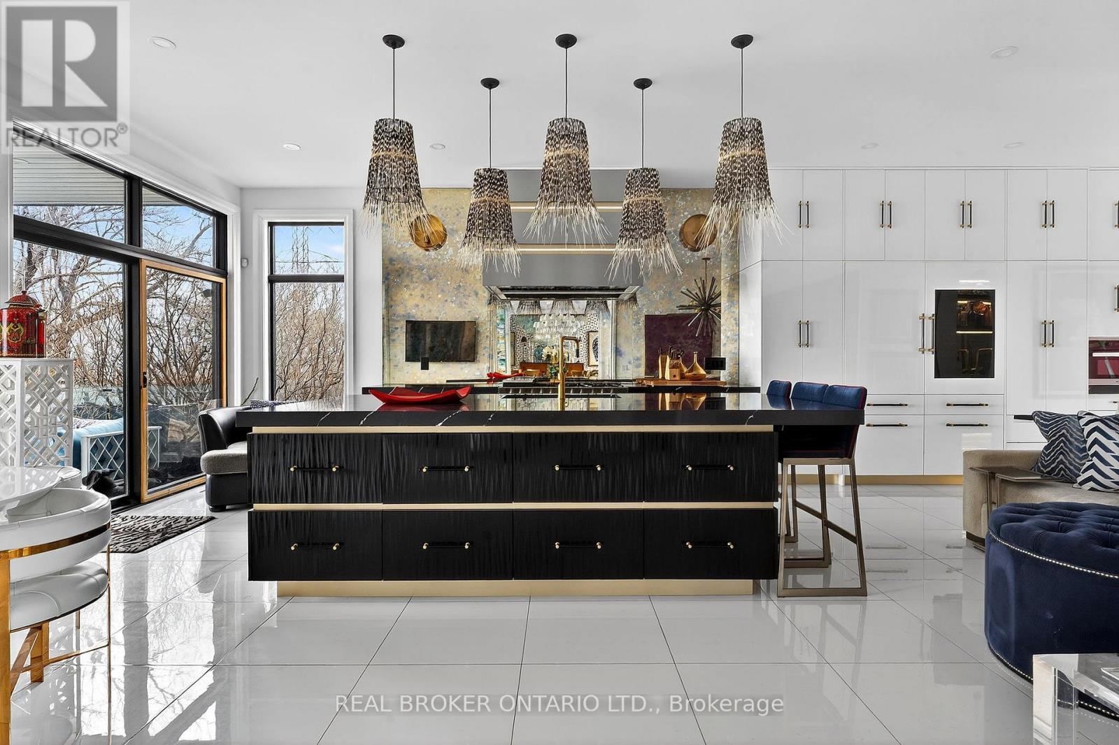 711 Beach Boulevard, Hamilton, ON - Indoor Photo Showing Kitchen With Upgraded Kitchen