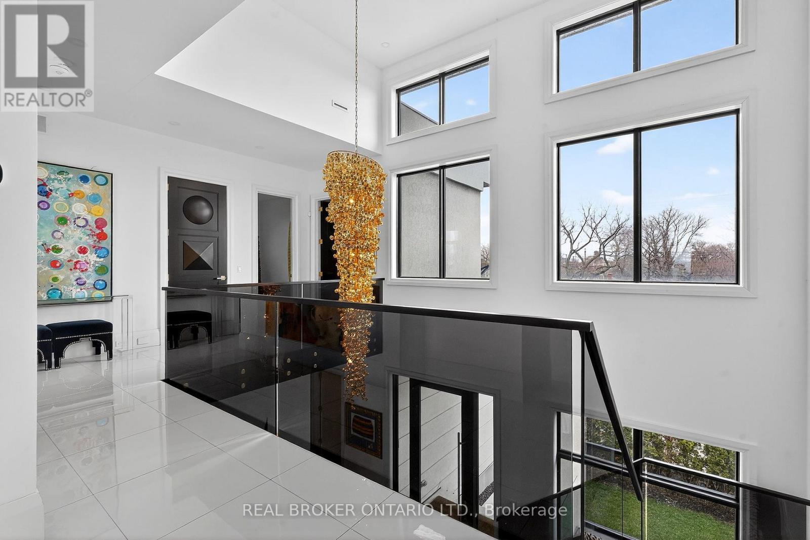 711 Beach Boulevard, Hamilton, ON - Indoor Photo Showing Other Room