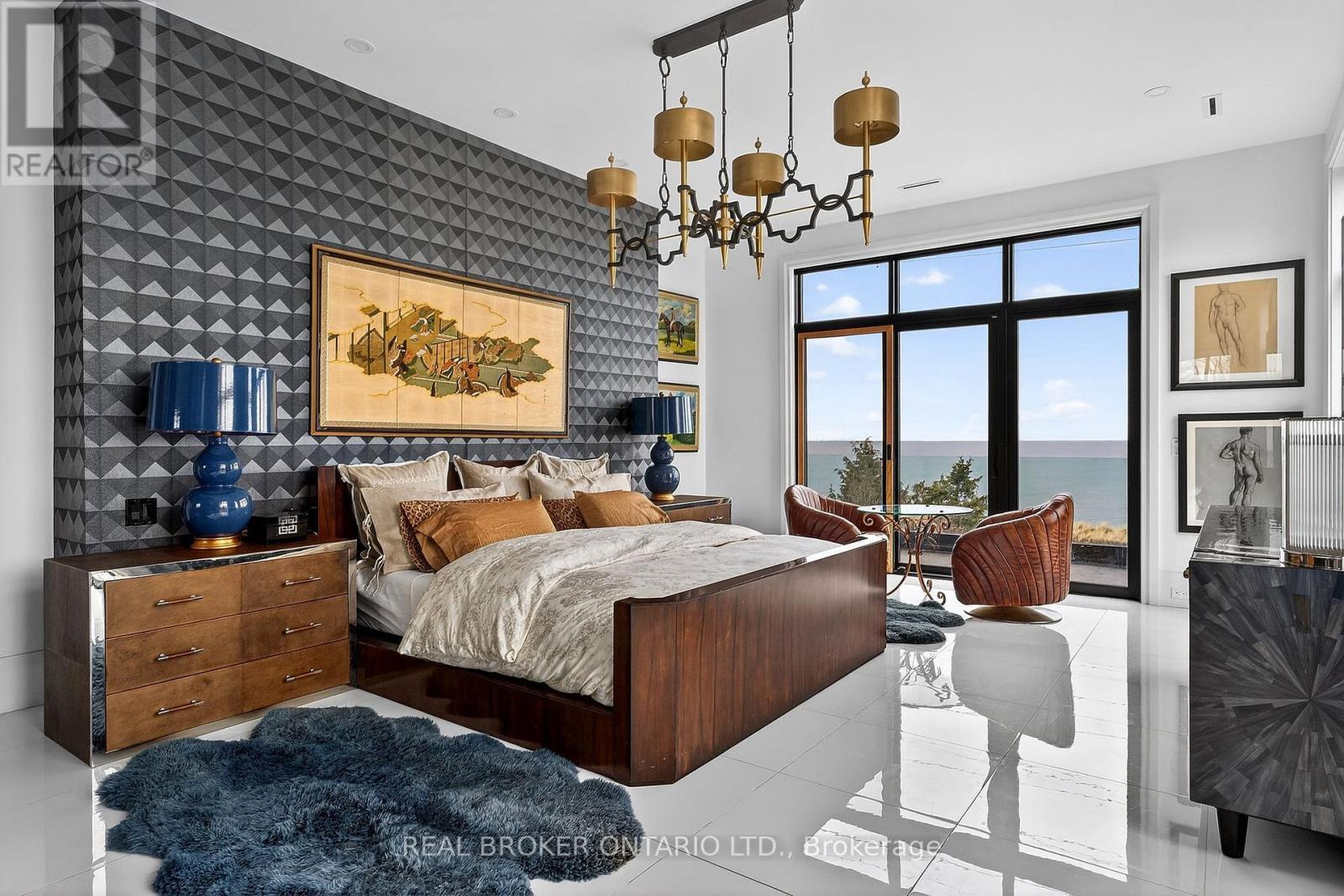 711 Beach Boulevard, Hamilton, ON - Indoor Photo Showing Bedroom