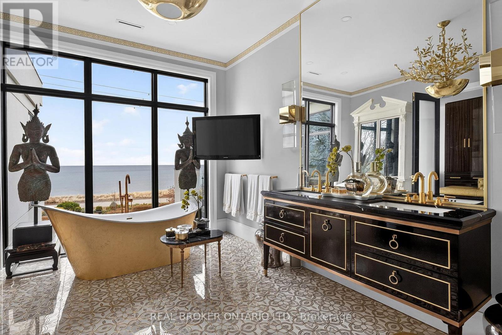 711 Beach Boulevard, Hamilton, ON - Indoor Photo Showing Other Room