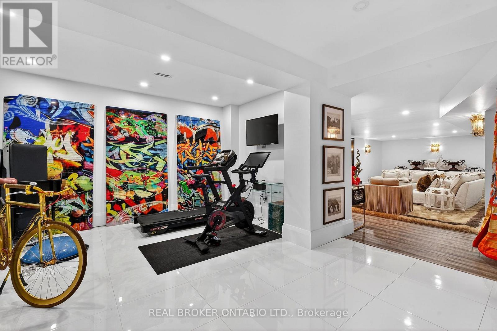 711 Beach Boulevard, Hamilton, ON - Indoor Photo Showing Gym Room