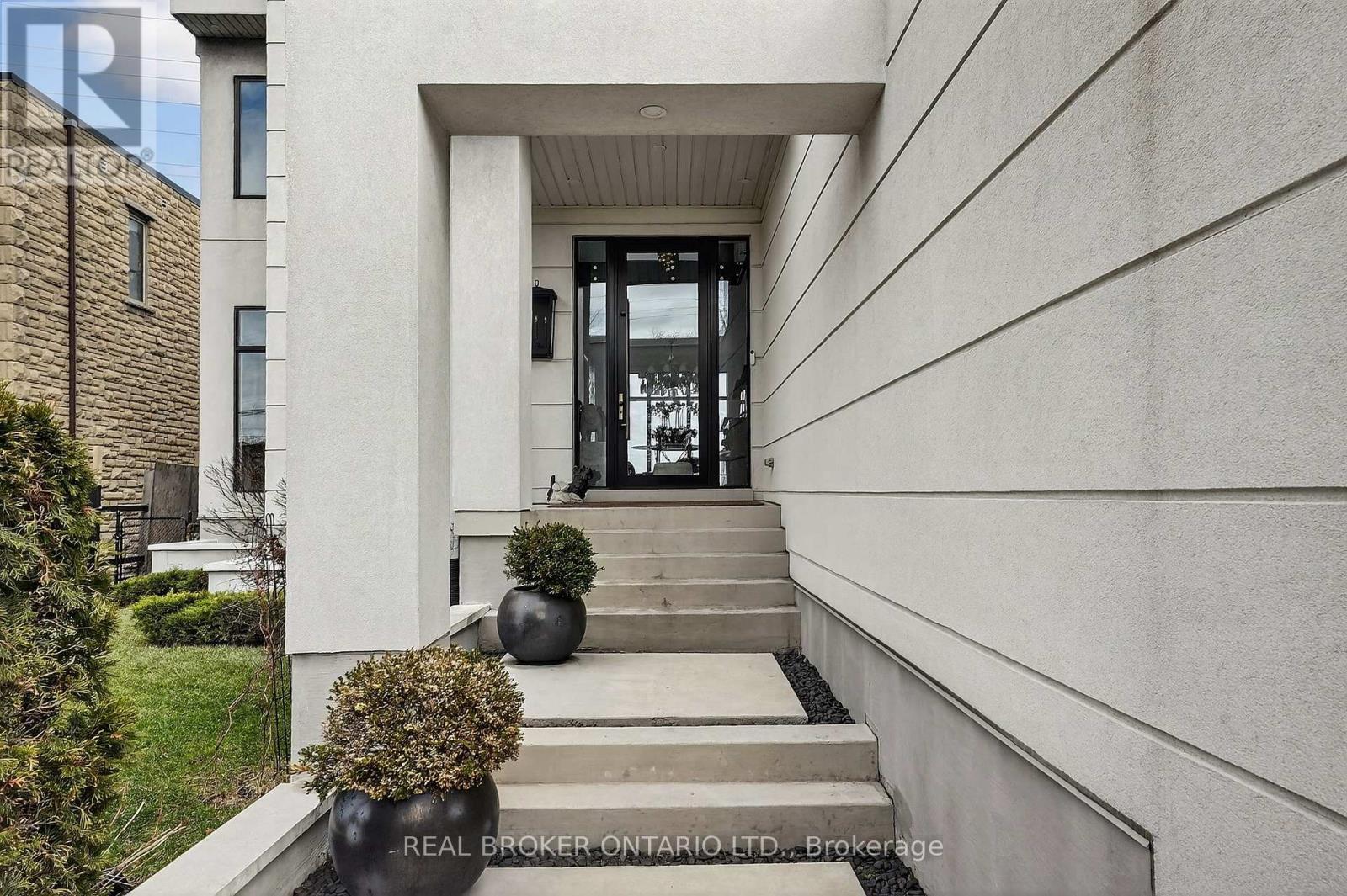 711 Beach Boulevard, Hamilton, ON - Outdoor