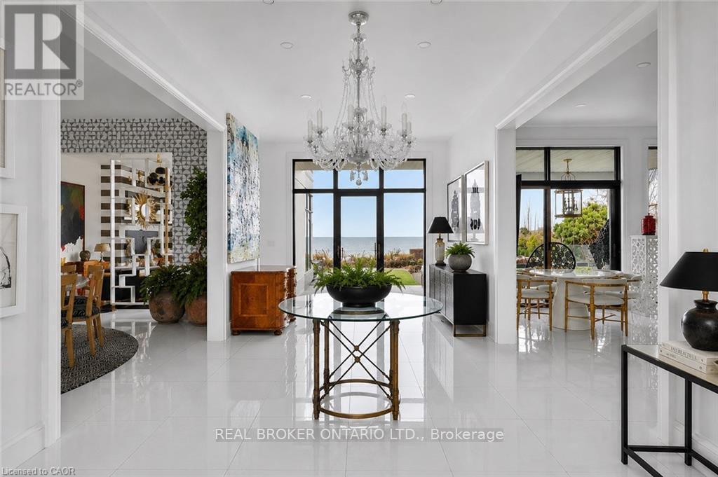 711 Beach Boulevard, Hamilton, ON - Indoor Photo Showing Other Room