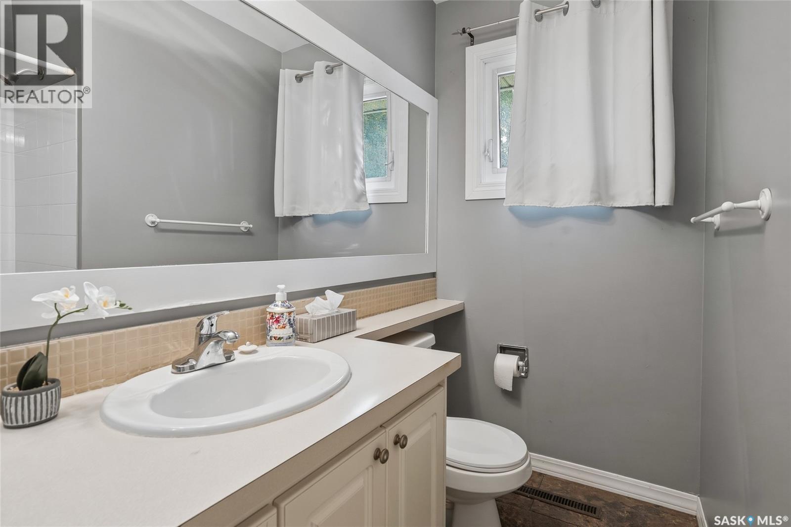 1309 I Avenue N, Saskatoon, SK - Indoor Photo Showing Bathroom